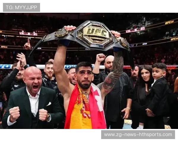 UFC铁腕重拳一记打穿防守,对手被震到踉跄 UFC铁腕重拳一记打穿防守,对手被震到踉跄