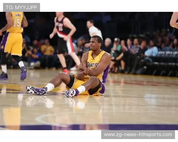 加拿大防守中场抢断后快速推进，戴维斯破门制胜